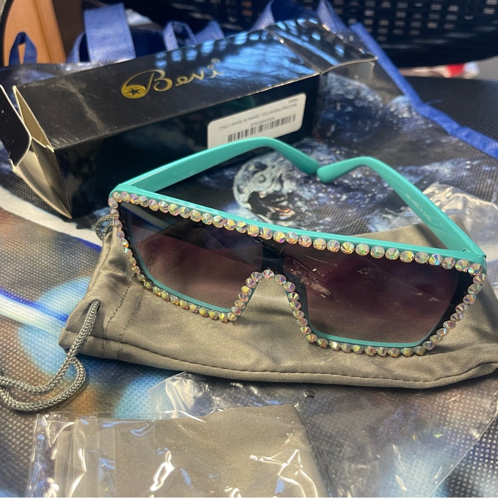 Bevi Cateye Polarized Sunglasses